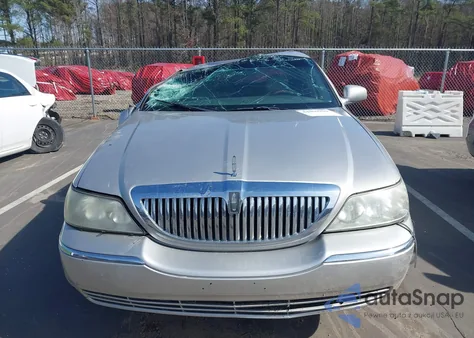 2010 Lincoln Town Car Signature Limited из США, поврежденный, VIN 2LNBL8CV9AX752977